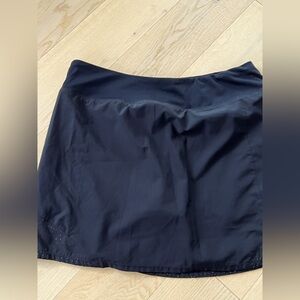 Skort with perforated detail size Large